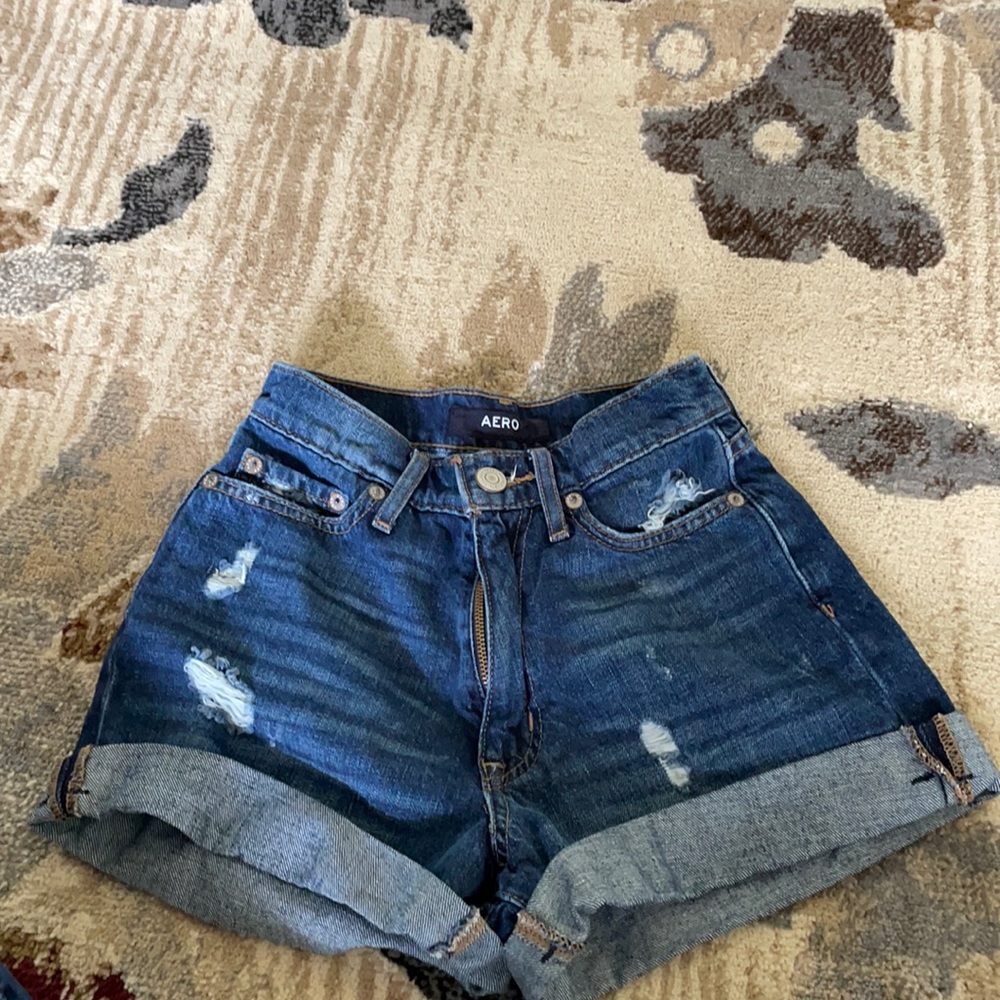 Aeropostale High-Rise Curvy Mom shorts